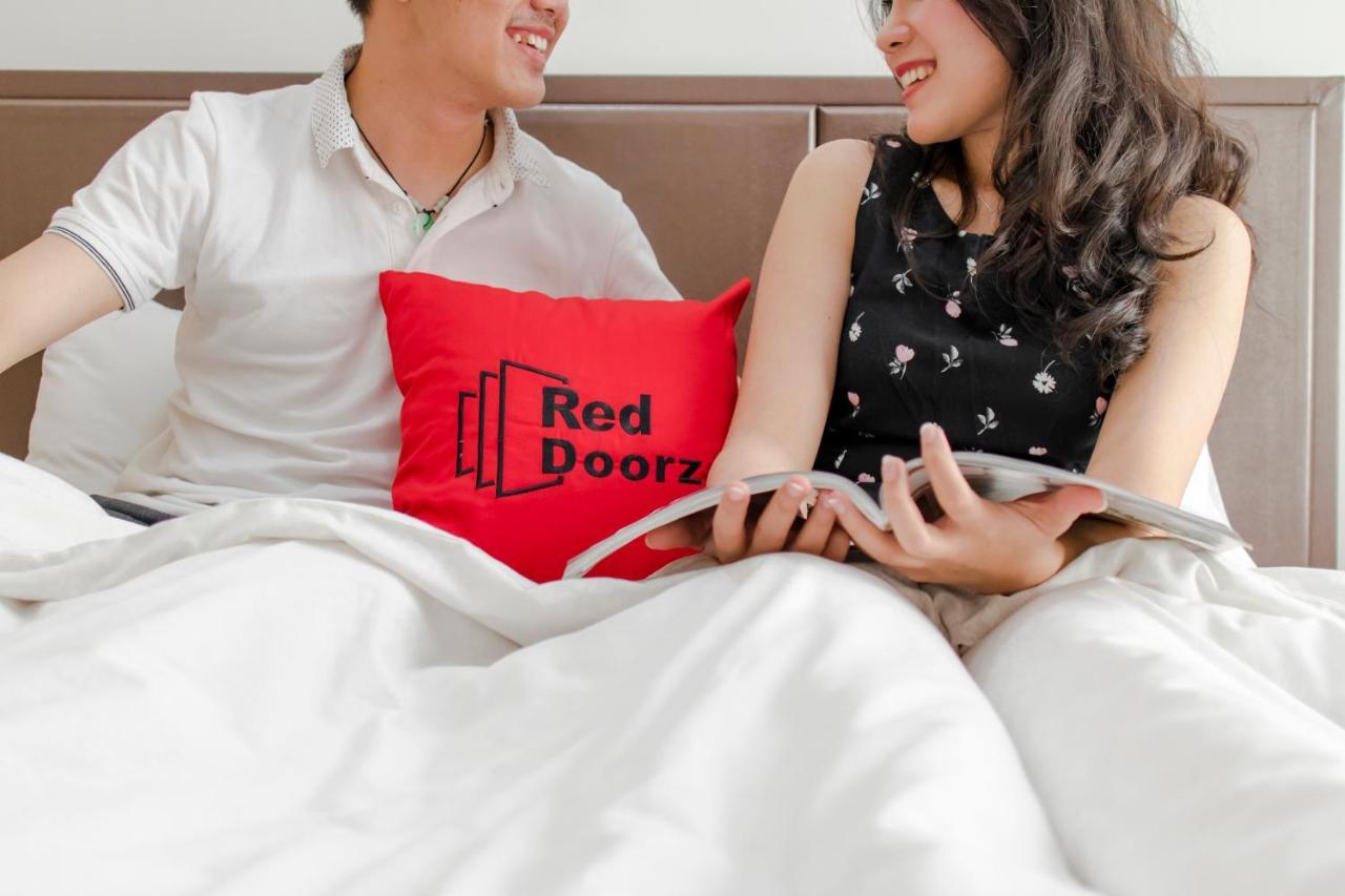 Reddoorz Near Hoa Lu Stadium Ho Chi Minh City Exterior photo